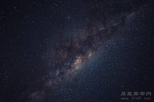 天蝎座男在谈恋爱中怎样表现自己 天蝎座男在谈恋爱中怎样表现自己